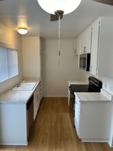 237 Streamwood in Irvine, CA - Building Photo - Building Photo