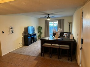 625 S Prudence Rd in Tucson, AZ - Foto de edificio - Building Photo
