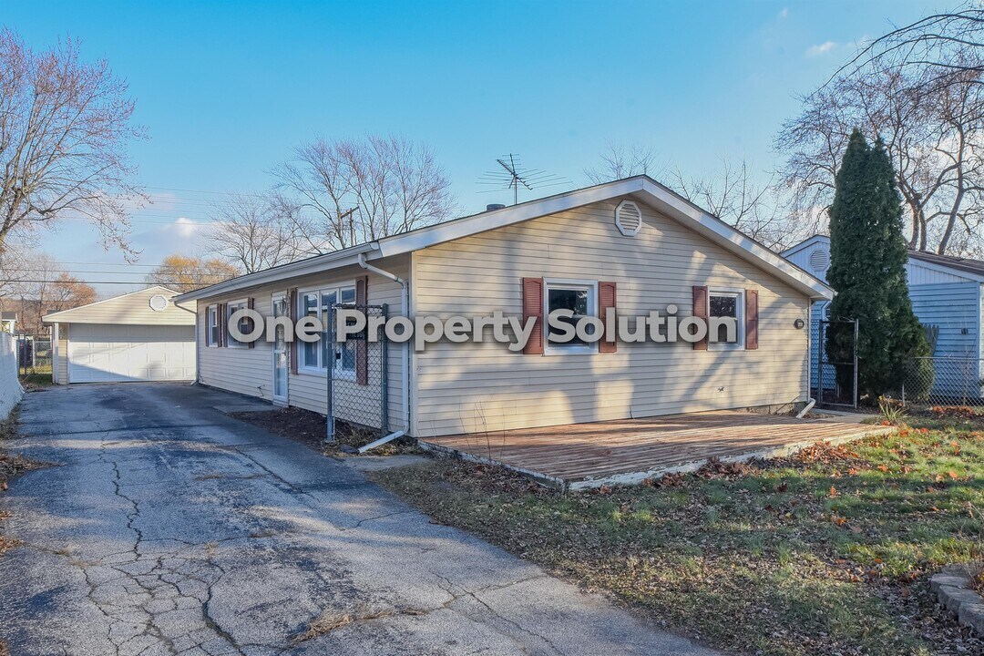 6615 Rhode Island Ave in Hammond, IN - Building Photo