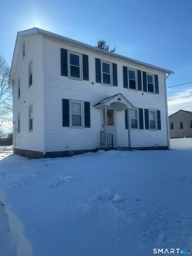 125 N Harwinton Ave in Plymouth, CT - Building Photo - Building Photo