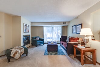 Park Avenue Apartments in White Bear Lake, MN - Building Photo - Interior Photo