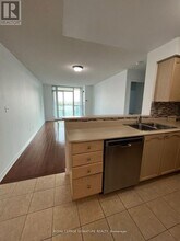 2545 Erin Centre Blvd in Mississauga, ON - Building Photo - Building Photo