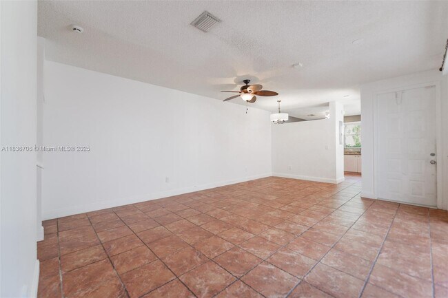 1551 Seagrape Way in Hollywood, FL - Building Photo - Building Photo