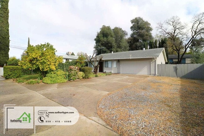 1063 Harpole Rd in Redding, CA - Building Photo - Building Photo