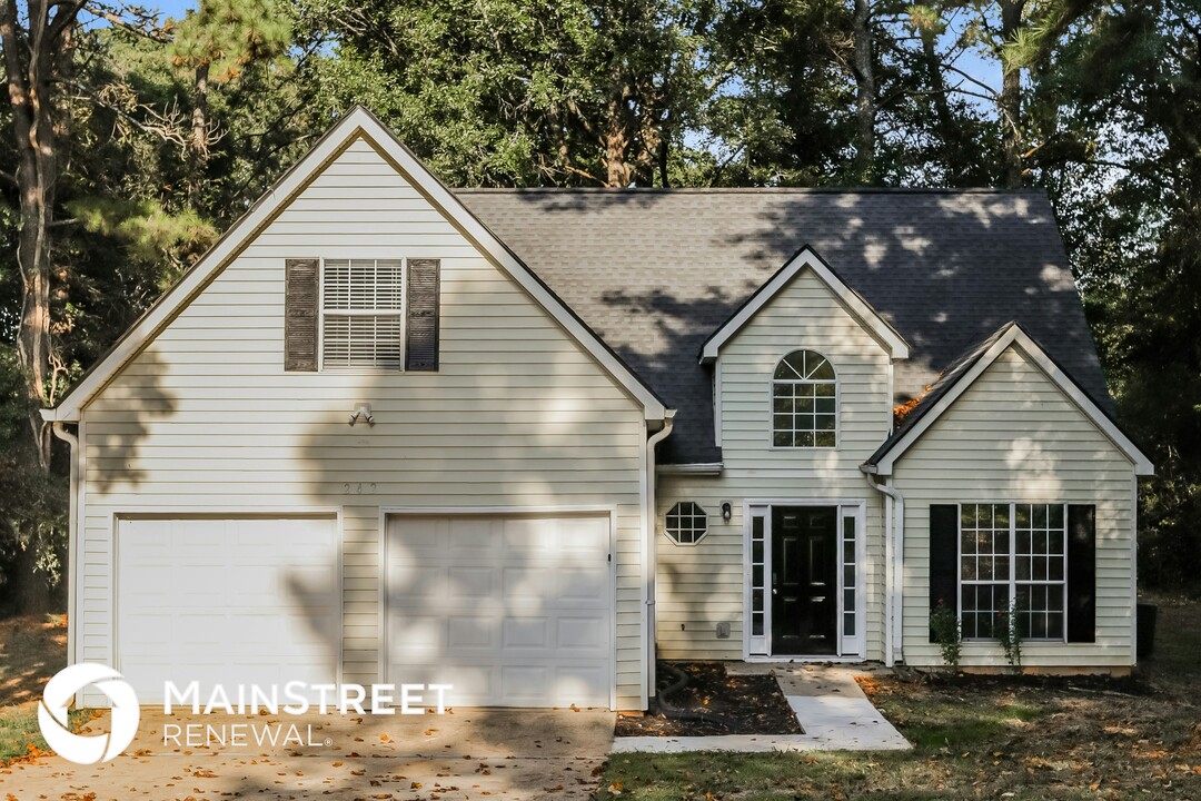 242 Fairview Point in Ellenwood, GA - Building Photo