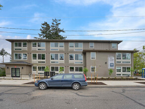 Cardy on Woodstock in Portland, OR - Foto de edificio - Building Photo