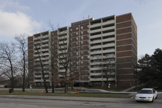 3120 Kirwin Ave in Mississauga, ON - Building Photo - Building Photo