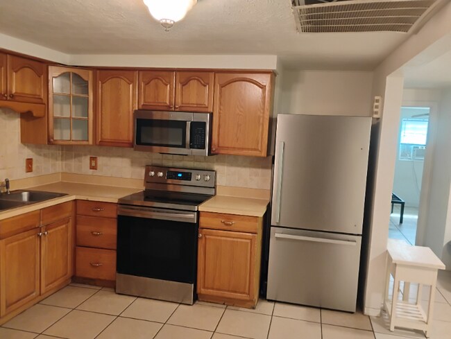 2050 Holiday Dr in Holiday, FL - Building Photo - Building Photo