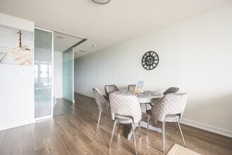 1 Iceboat Terr, Unit SI ID1502882P in Toronto, ON - Building Photo - Building Photo