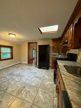 37 Middle St in Hadley, MA - Building Photo - Building Photo