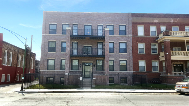 855 E 64th St in Chicago, IL - Building Photo - Primary Photo