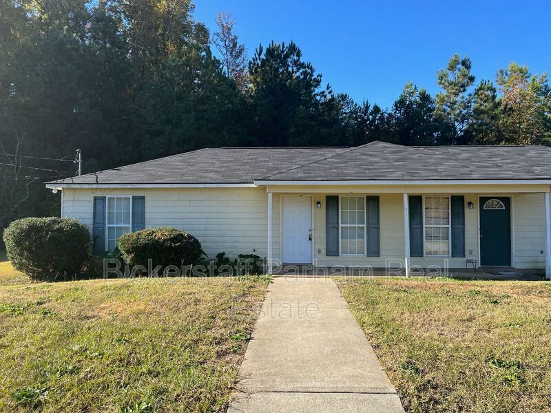 24 Crosswinds Rd in Phenix City, AL - Building Photo