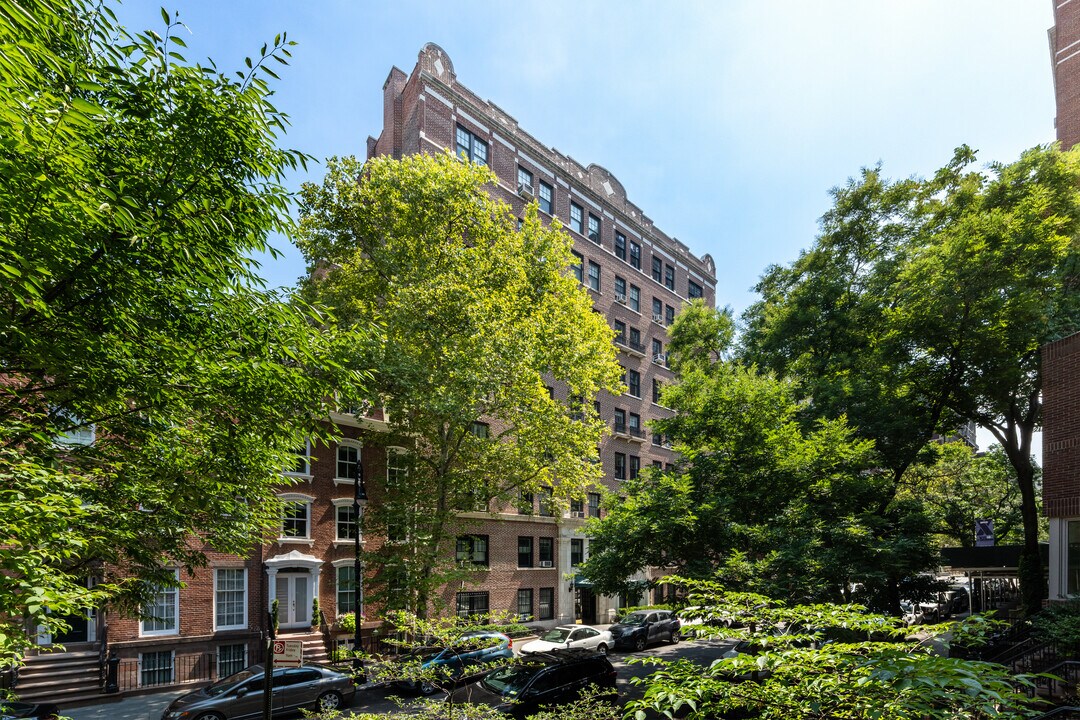 15 W 11th St in New York, NY - Foto de edificio