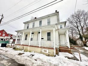 338 Broad St in Elmer, NJ - Foto de edificio - Building Photo