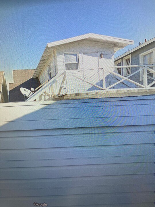 105 Edgewater Pl in Newport Beach, CA - Building Photo