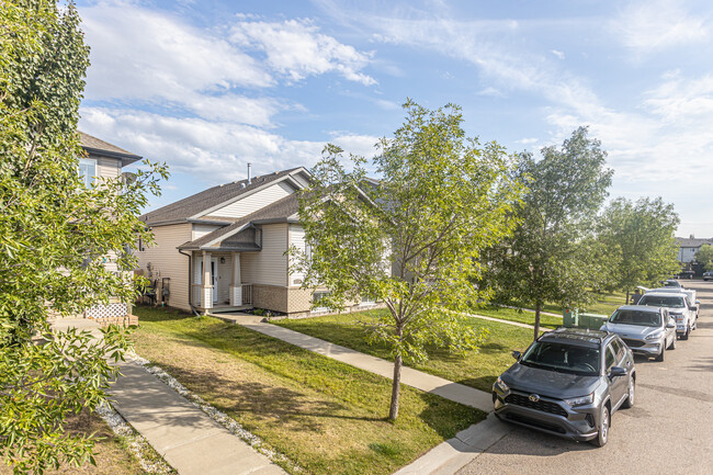 429 Aster in Leduc, AB - Building Photo - Building Photo