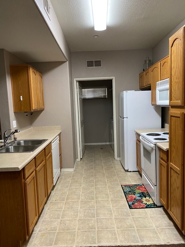 41410 Juniper St, Unit 1714 in Murrieta, CA - Building Photo - Building Photo