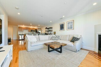 39 Dorchester St, Unit 5 in Boston, MA - Building Photo - Building Photo