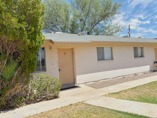 property at 1240 W Dunlap Ave