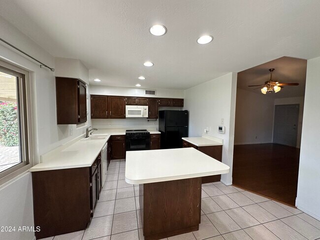 1511 W Keating Ave in Mesa, AZ - Foto de edificio - Building Photo