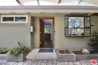 9342 Debra Ave in Los Angeles, CA - Building Photo - Building Photo