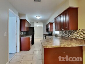 1753 Linwood Cir in Clearwater, FL - Building Photo - Building Photo