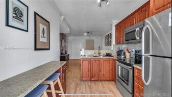 2575 SW 27th Ave in Miami, FL - Building Photo