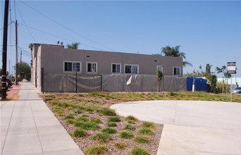 1245-1247 Daisy Ave in Long Beach, CA - Building Photo - Building Photo