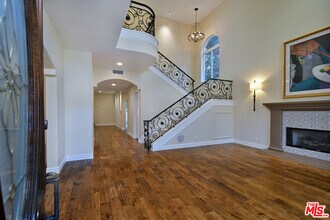 12207 Cantura St in Los Angeles, CA - Building Photo - Building Photo