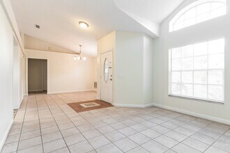 8000 Stirrupwood Ct in Orlando, FL - Foto de edificio - Building Photo