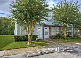 7618 Colonial Ct in Tampa, FL - Building Photo
