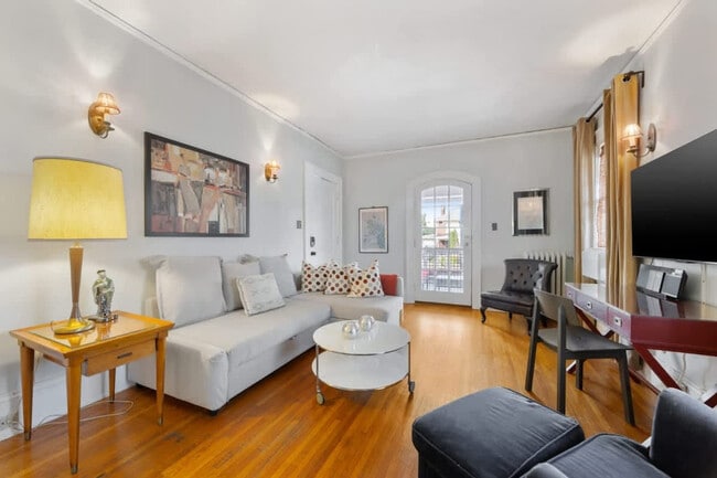 536 Hawthorne Ln in Charlotte, NC - Building Photo - Building Photo