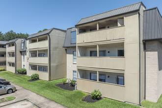 Hearthwood Condo in Houston, TX - Building Photo - Building Photo