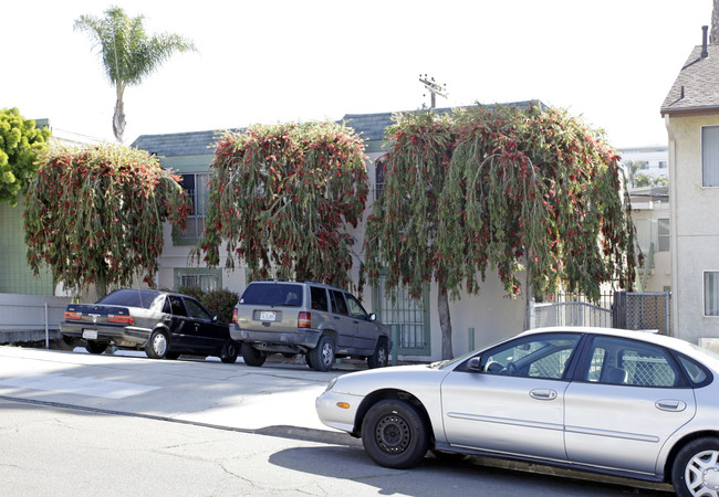 4211 Altadena Ave in San Diego, CA - Foto de edificio - Building Photo