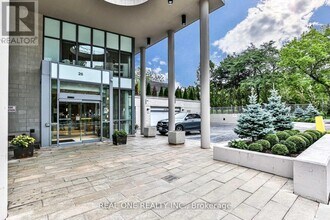 26-526 Norton Ave in Toronto, ON - Building Photo - Building Photo