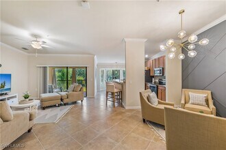 13671 Julias Way in Ft. Myers, FL - Foto de edificio - Building Photo