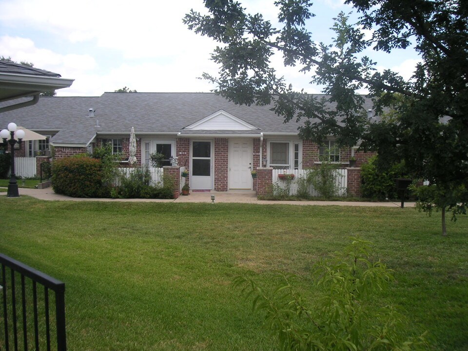 Gaston Place Condos in Austin, TX - Building Photo