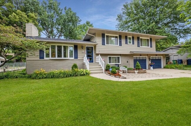 property at 2815 Sherry Ln