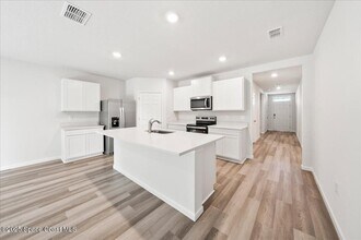 566 Rembrandt St SE in Palm Bay, FL - Building Photo - Building Photo