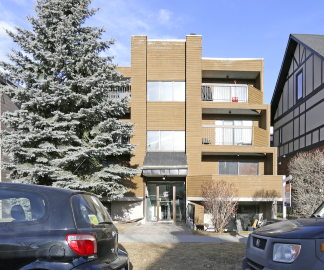 912 3rd Ave NW in Calgary, AB - Building Photo - Primary Photo