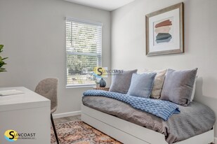 6457 Breezy Oaks Wy, Unit 201 in Jacksonville, FL - Building Photo