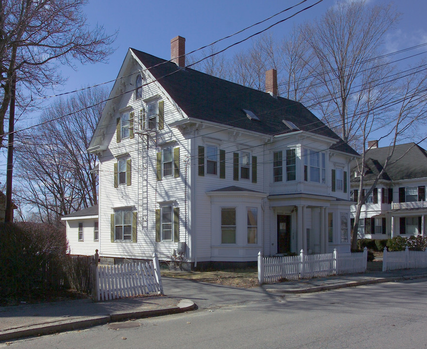 10 N Pleasant St in Taunton, MA - Building Photo