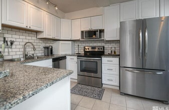 280 Island Ave, Unit 202 in Reno, NV - Building Photo - Building Photo