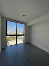 108 NW 27th St, Unit B2 in Miami, FL - Foto de edificio - Building Photo