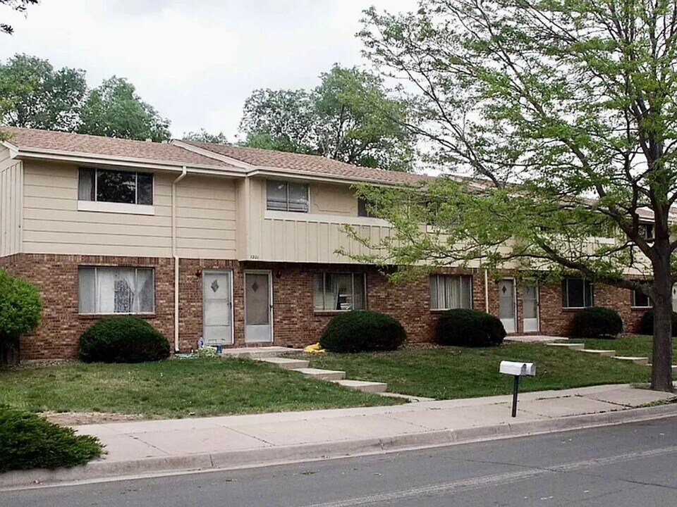 1209 Delaware Dr in Colorado Springs, CO - Foto de edificio