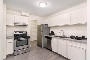 Summerlea Place in Edmonton, AB - Building Photo