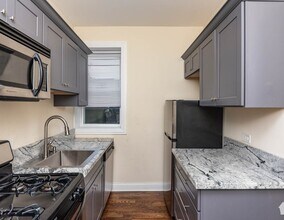 4820 W Hutchinson St in Chicago, IL - Building Photo - Building Photo