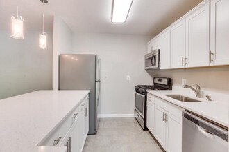 5200 Crossfield Ct in North Bethesda, MD - Building Photo - Building Photo