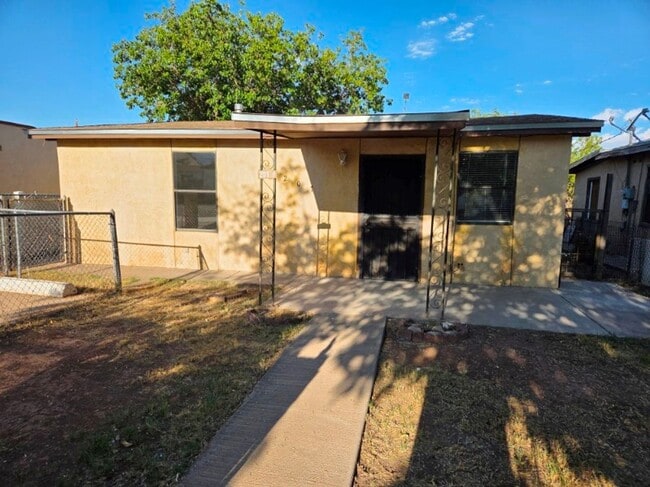 207 Delaware Ave in Alamogordo, NM - Building Photo - Building Photo