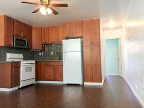 1555 Pensacola St-Unit -Unit 201 in Honolulu, HI - Building Photo - Building Photo